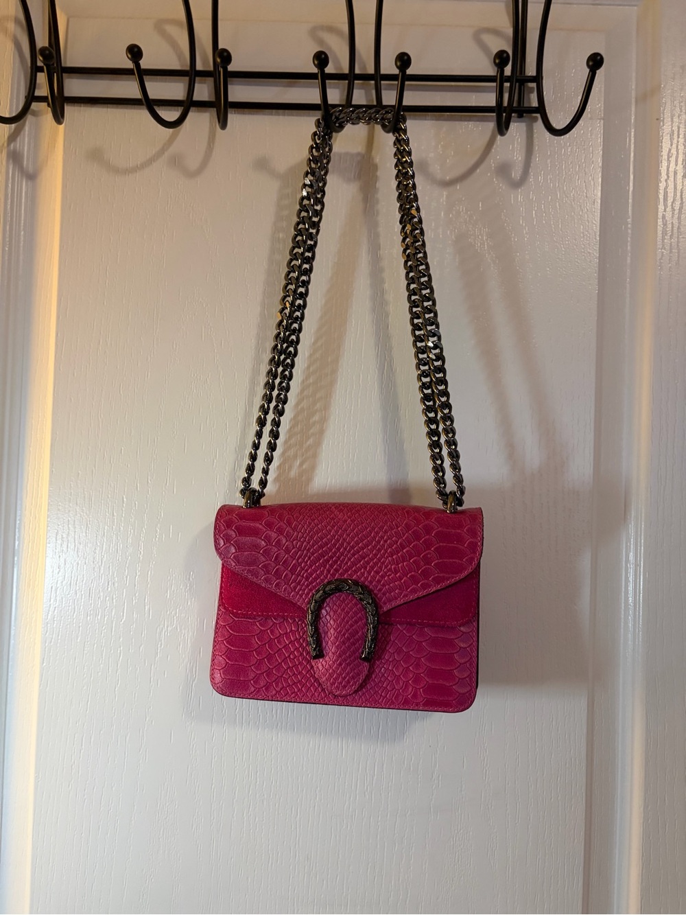 Vera Pelle Hot Pink Textured Shoulder Bag with Chain Strap